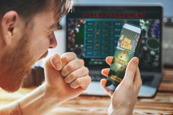 Mobile game menu scene for bd2222 lobby browsing on phones